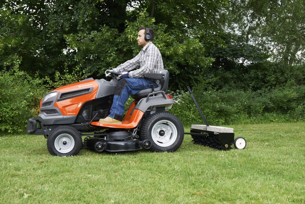 Cómo realizar el aireado del césped