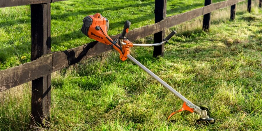 ¿Cómo llevar a cabo la limpieza del filtro de aire de una desbrozadora Husqvarna?